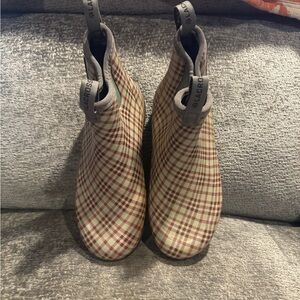 Women’s LaCrosse Hampton Plaid Rain Boots - Red and Sage Green Size 7